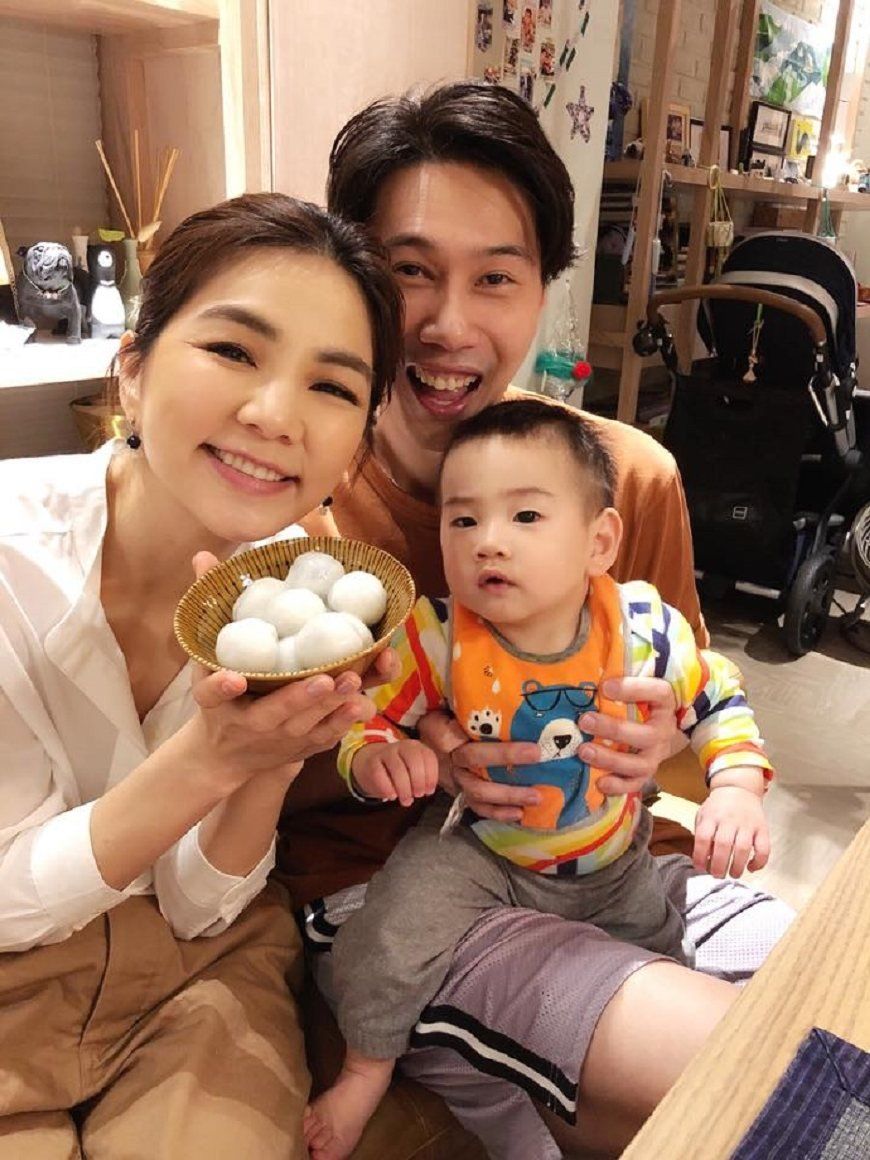 she成员ella儿子满周岁,同为白羊座的hebe叮咛不能太宠溺