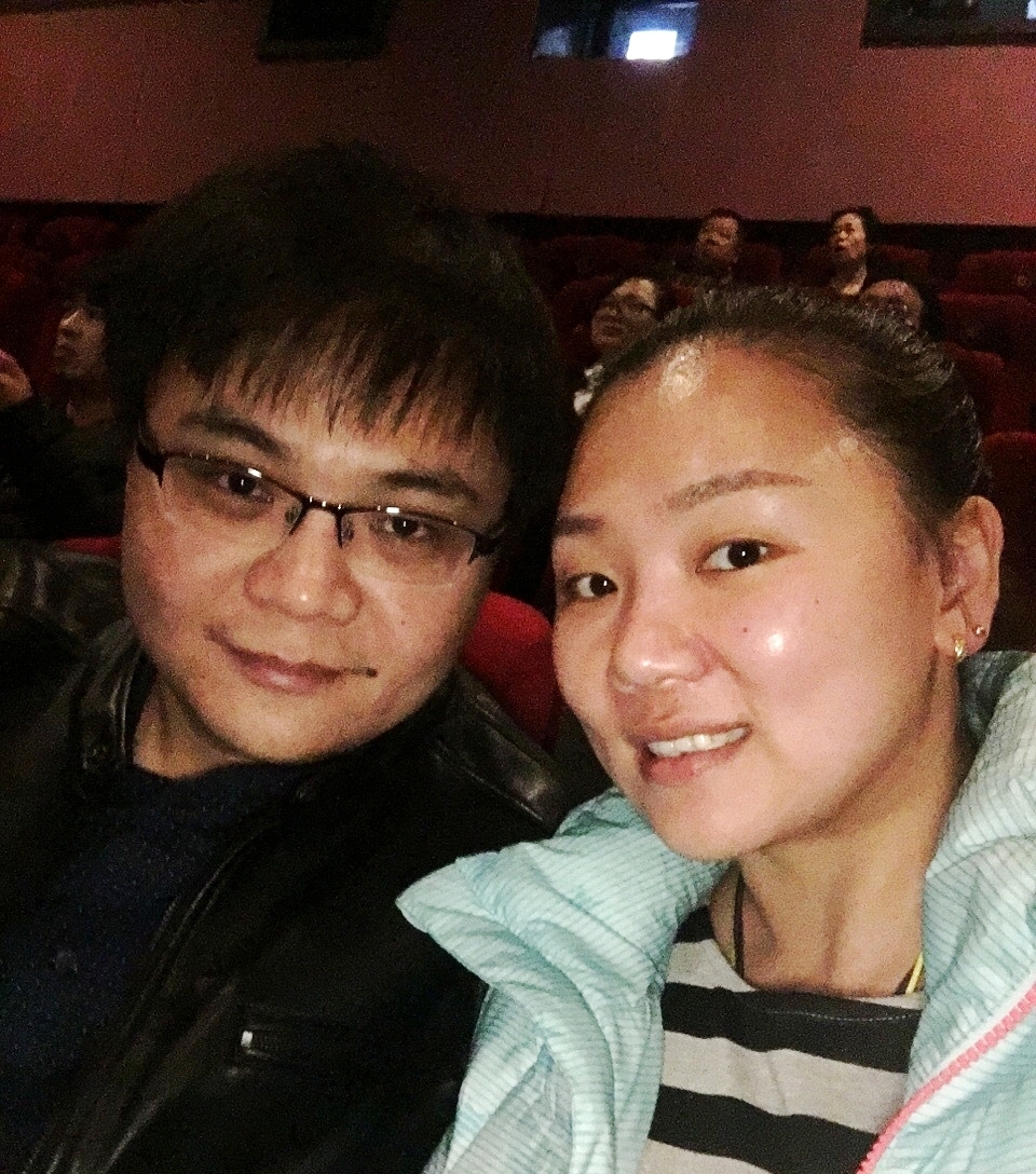 德云社的家属也追星,高峰媳妇喜欢鹿晗,床头灯都是偶像照片