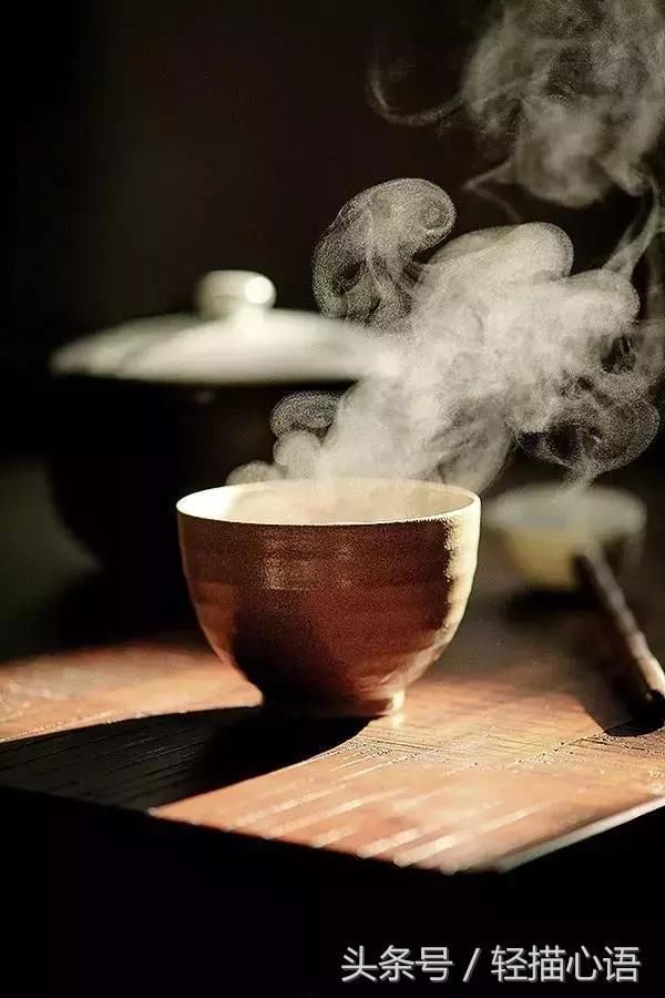 " 一壶茶,感悟百味人生.喝茶时的心态不同,就有不同的人生感悟.