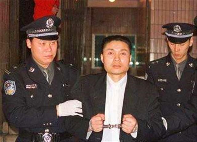 从犯罪角度剖析,张君具备鹿宪洲团伙作案的凌厉