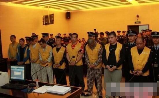 菜刀队vs砍刀队事件, 菜刀队6人完爆24人砍刀队