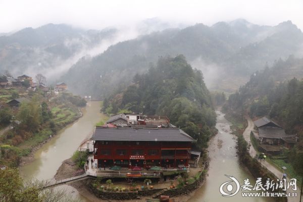 直播点主会场娄底市新化县奉家镇下团村现在成了知名旅游景点,这座