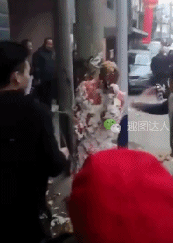 搞笑gif图:不怕神一样的对手,就怕猪一样的队友 搞笑gif图:医生:您老