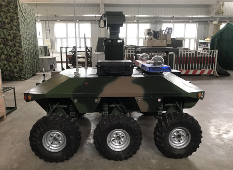 中国北方车辆研究所的轮式无人巡逻监视平台,采用锂离子动力电池,自重1吨,可连续工作6小时,最大遥控距离10Km,可以搭载500Kg任务载荷模块,最大行驶速度30Km/h。这台轮式无人巡逻监视平台不仅可以克服路崖等复杂障碍,还可以变换遥控和自主行驶两种模式,在自主模式下可以实现对人员的跟随和固定路径巡航。