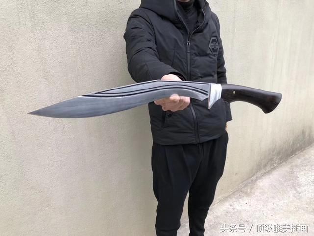 品名:尼泊尔毒刺弯刀 全长:52cm 刃长:36cm 柄长:16cm 刃宽:4.