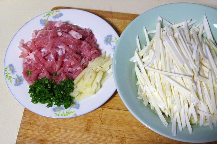 茭白肉丝,在家就能做好的美味家常菜