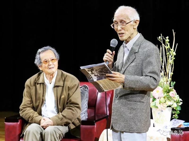 90岁余光中走了:和妻子结婚61年,衣品气质堪称学者典范