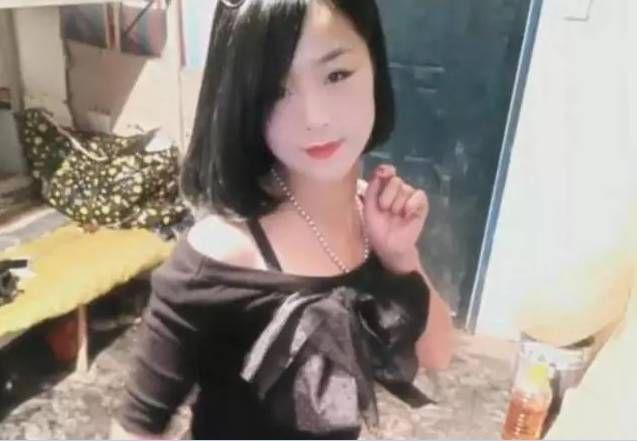 农村女孩全身邋遢干装修,回到家化个妆后,叫人惊讶