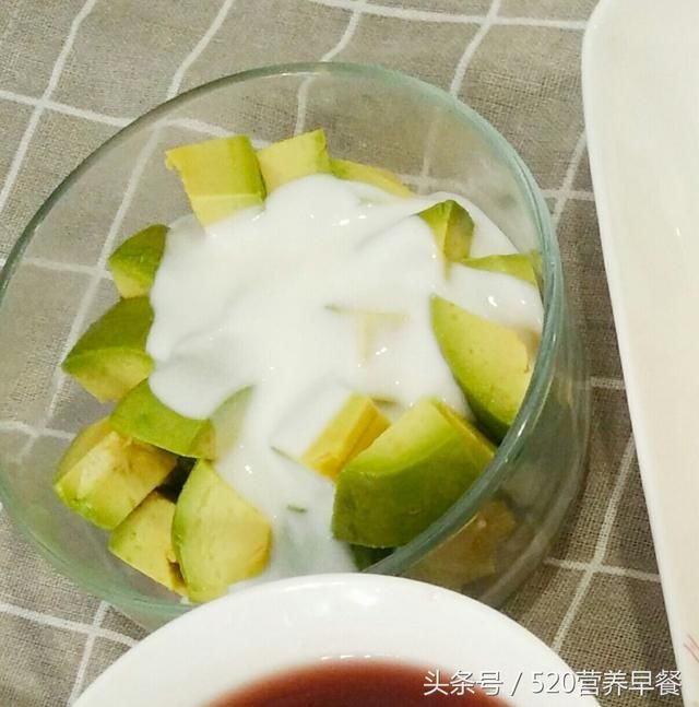 酸奶拌牛油果