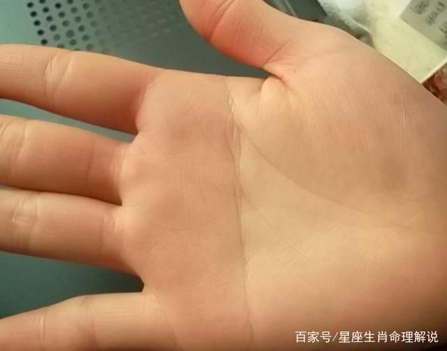 女人"这处"越小,福气越大,天生是"凤凰命"的手相