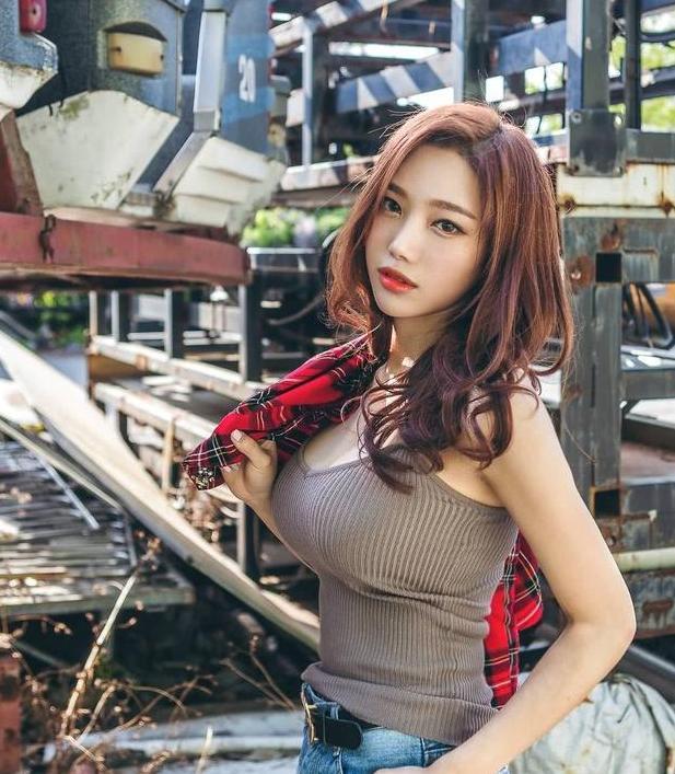 当v身材身材仿佛健身房后,乳头走出的凹凸,惹火美女的胸露美女图片