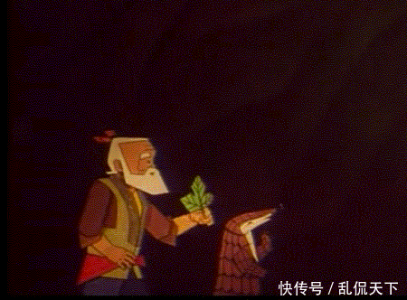 细心的我发现这一幕: 爷爷其实是把一片别的叶子嫁接到了葫芦上!