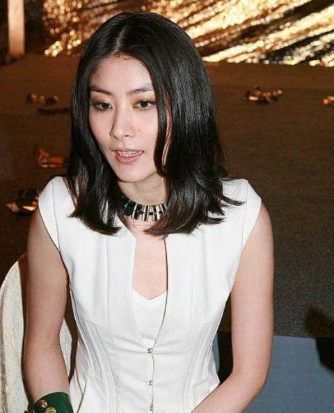 2009 年的时候陈慧琳生下一子,之后就鲜少出来露面.