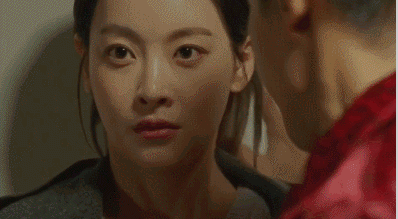 全球搞笑gif:女人讲求走路姿势优雅,妹子你显然还不过