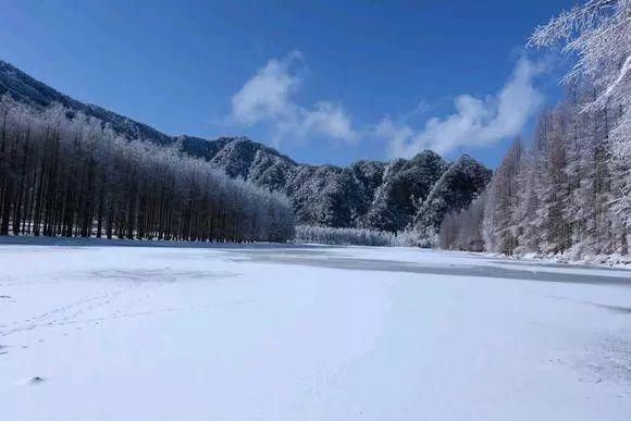 南郑龙池雪景,冰封了大地!