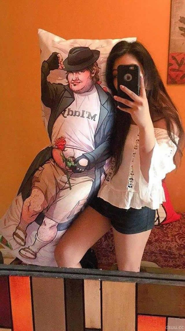 这胸够大了,美女你还要修?爆笑内涵囧图