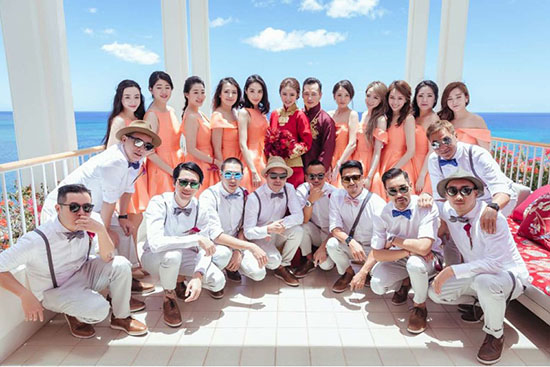 安以轩婚礼接亲图曝光,安以轩大婚,现场10对伴郎伴娘可谓是阵容强大.