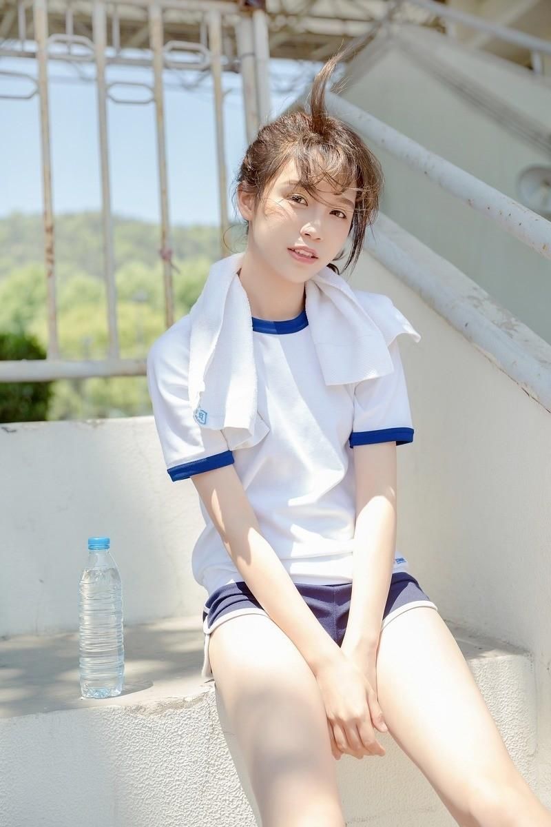 长腿样子紧身运动服活力写真图片美女美女的裙子穿图片