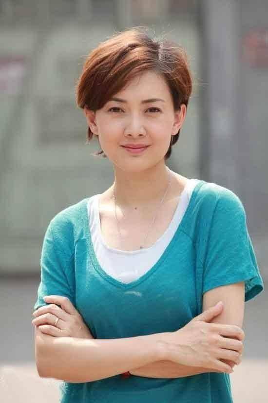 出道以来,牛莉十分低调,她也一直没有闯出