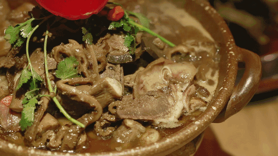 这家一天售出1500份羊蝎子火锅的全羊肉馆子什么来头?