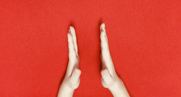 第二节:双手食指,中指,无名指,小拇指依次敲击该手的大拇指.