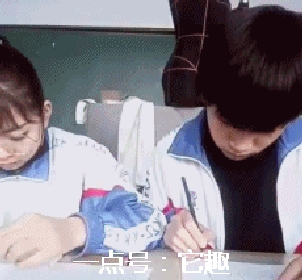 搞笑gif:大婶儿,你这样让关二爷很没面子的呀!