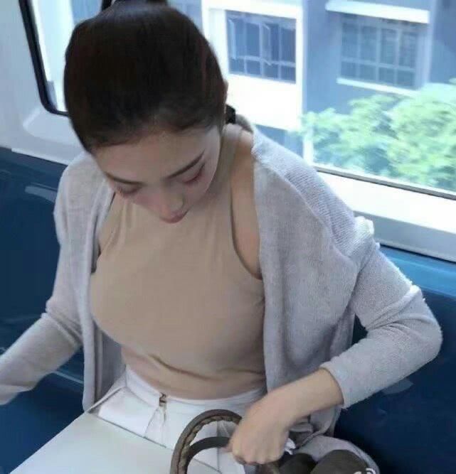 爆笑邪恶内涵:不知道妹子是怎么想的,留这么长的头发,简直就是浪费