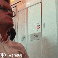 搞笑gif动图:一瓶啤酒中放满鱼,然后一口气喝光,太生猛了