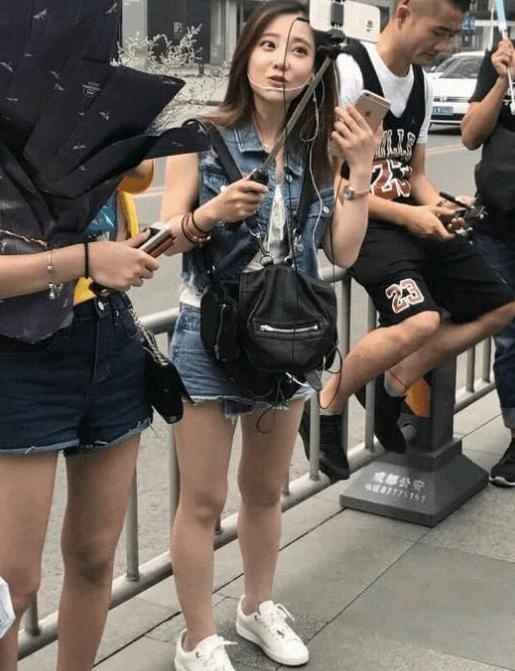 冯提莫身高158cm,沫子160,小团团168,那呆妹儿呢?图片