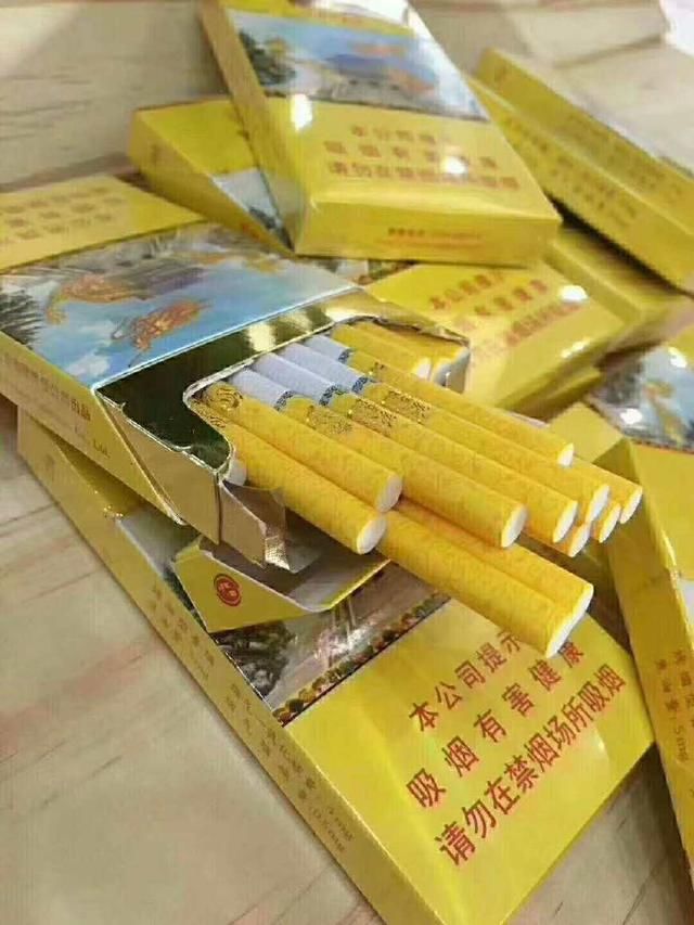 南京雨花石,俗称南京小九五,包装精美大气,抽过的老烟民对它评价都