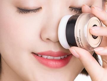 女明星涂诀窍好看还不沾杯?教你3热战口红联盟视频图片