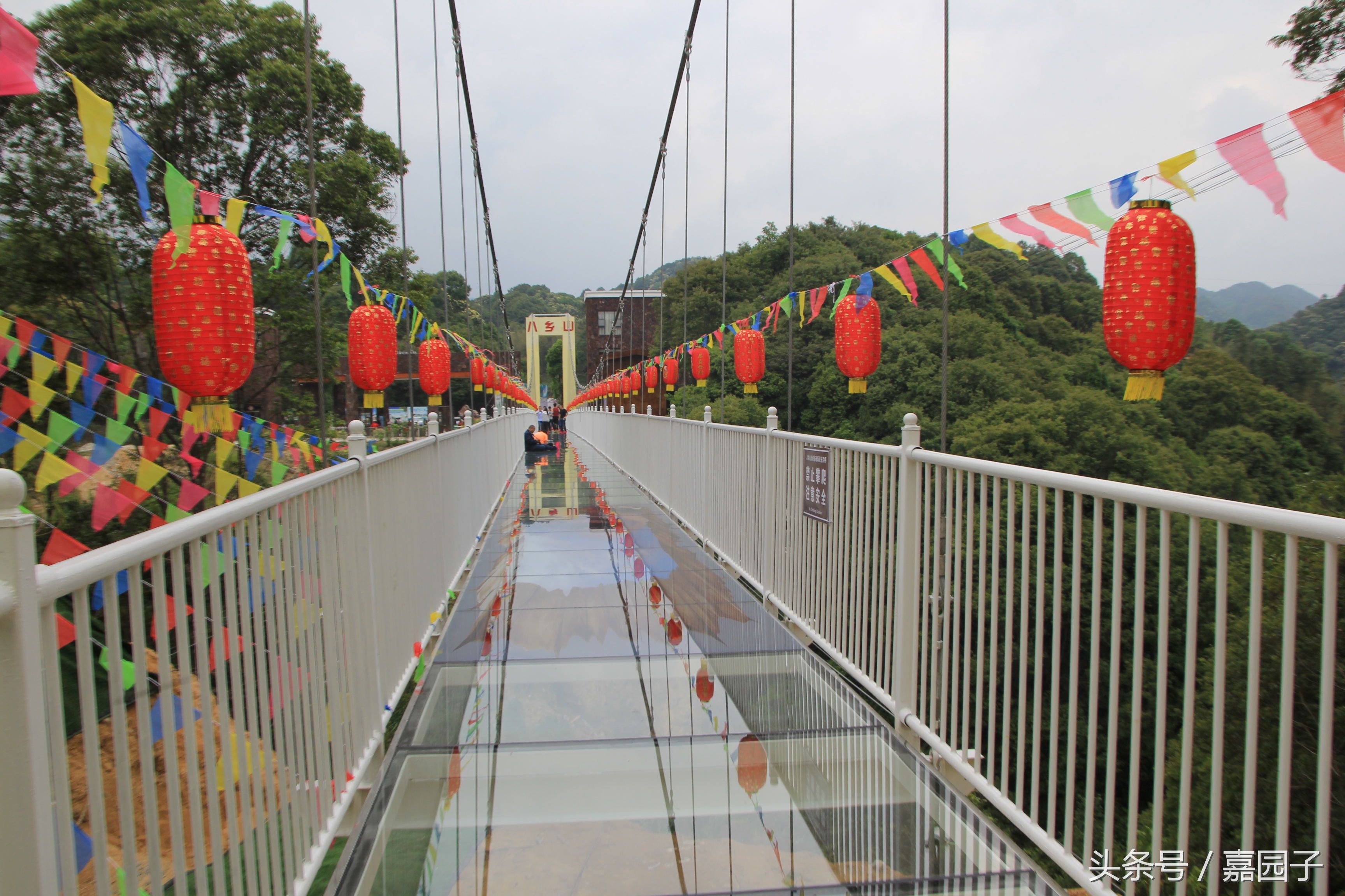 梅州丰顺八乡山大峡谷的玻璃桥