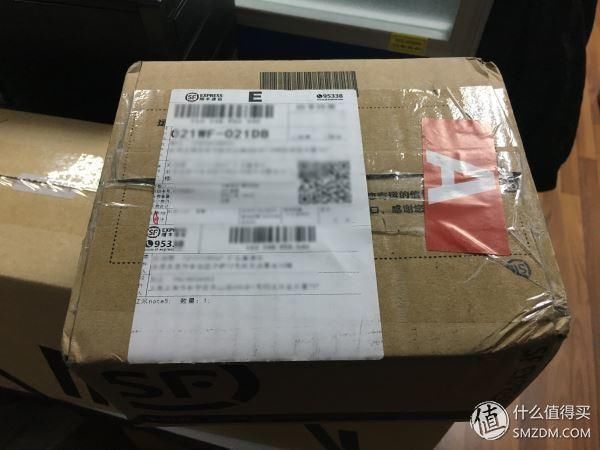 等了近半个月 顺丰的师傅终于把包裹送来啦 又没有专用胶带.