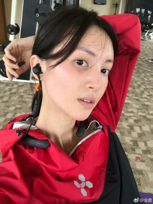 金晨素颜55分,倪妮素颜95分,而她的素颜给300分都嫌少