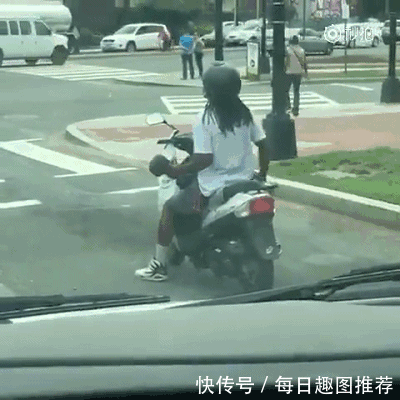 搞笑gif图:幸亏是个妹子.要是男的就废了