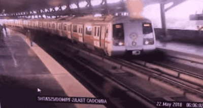 搞笑gif:兄弟,这就是你头上长脚气的病因吗?