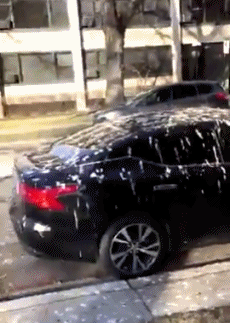 搞笑gif:作死小哥儿喂女票吃香皂,活着不好吗?