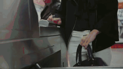 安装成套的智能锁设备后,它甚至能用作钥匙来打开房门,车门,就算你