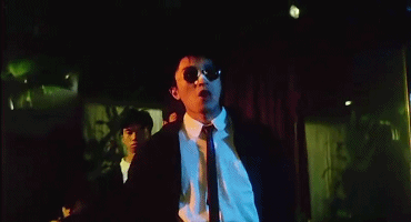 搞笑gif图:小伙子的胆子真大,竟然敢欺骗女汉子!