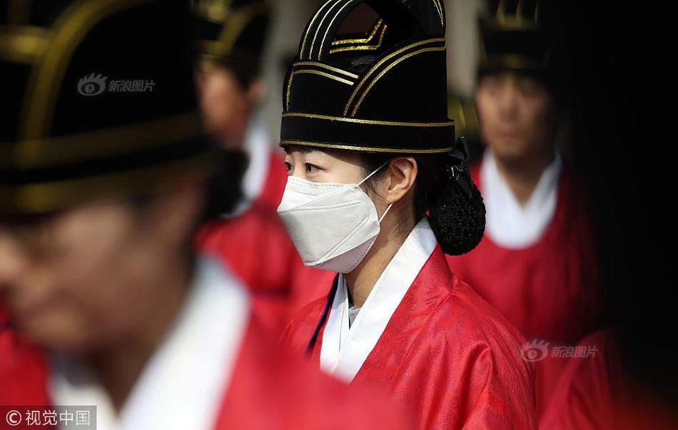 韩国举行春季释奠礼 祭官着古装祭孔庄严肃穆