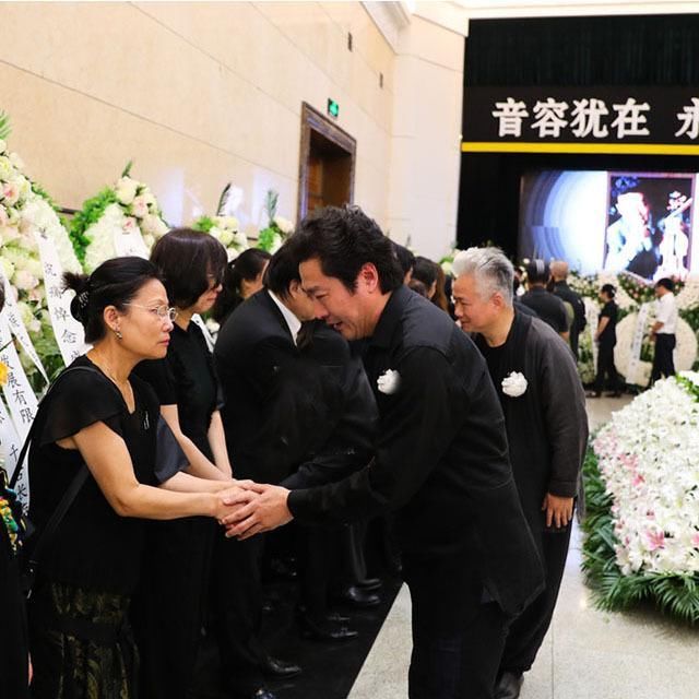 盛中国教师的送别仪式,不仅音乐界来人,就连日本人都来悼念了!