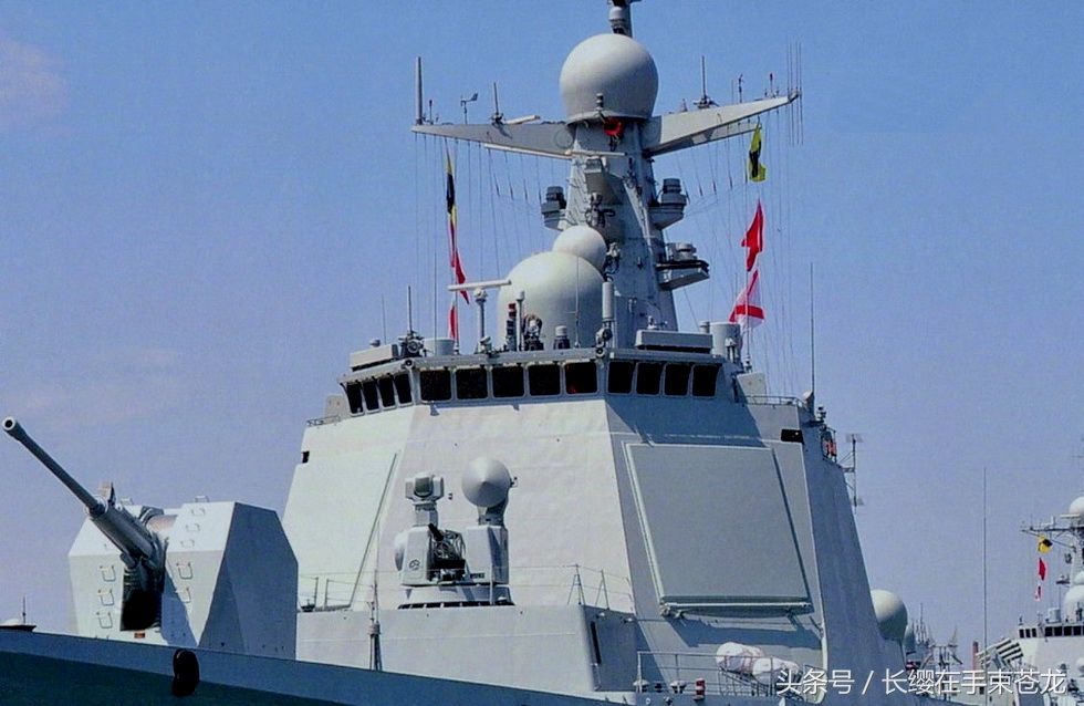 中国最新一艘即将服役的052d型驱逐舰154厦门舰已经停靠在舟山军港