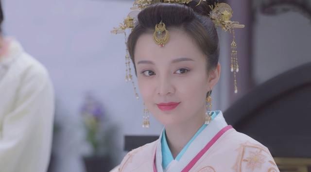 独孤皇后中的五位皇后换上现代礼服,小皇后像公主,而她判若两人