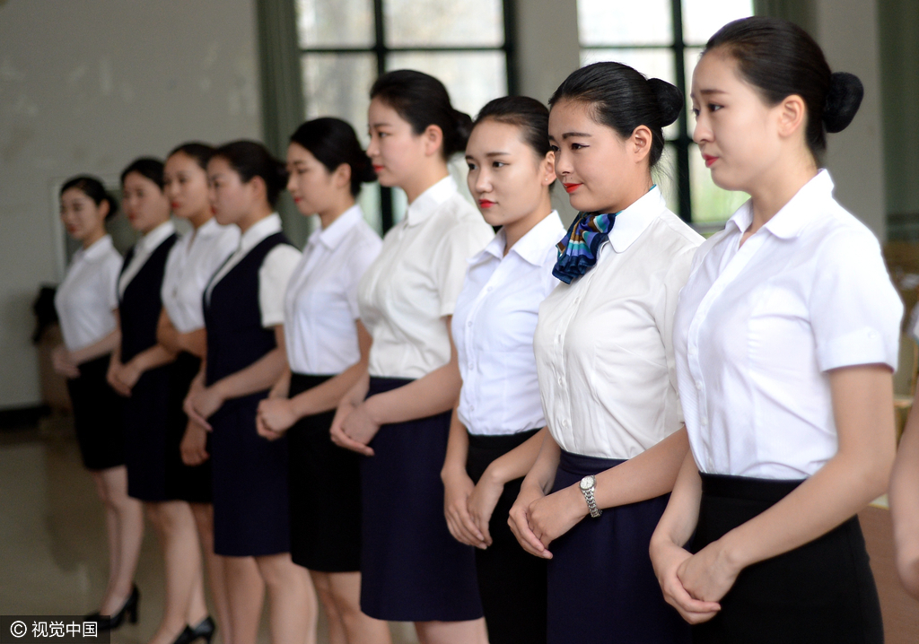 空姐招聘进高校 吸引200多名大学生应试