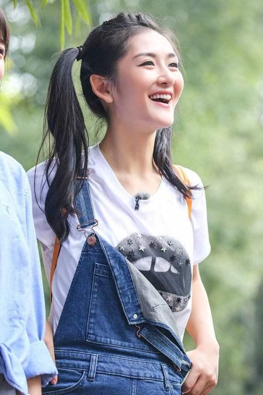 谢娜:长得像村姑,微博却有9978万粉丝,还有天理吗?
