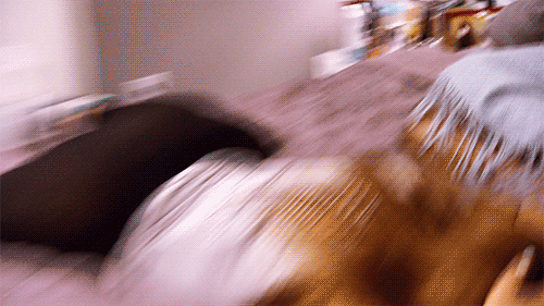 爆笑gif:跟着美女去逛街咯!要跟上的注意队形排队哈.