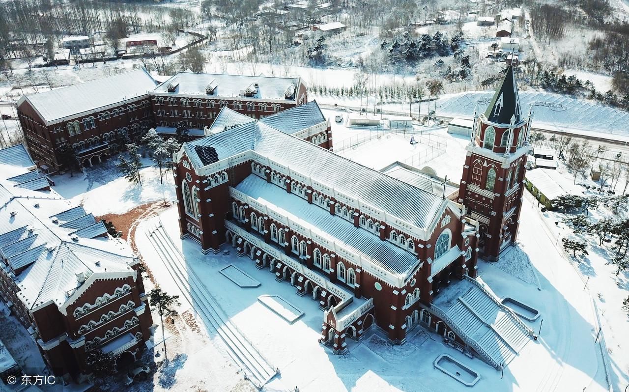 沈阳:航拍百年名校,东北神学院,带您领略雪后震撼美景