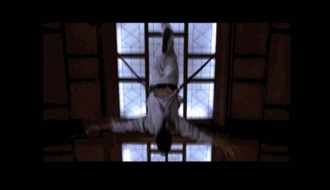 ——《波士顿环球报》 朱莉后空翻式秀美腿▽ 作为漫威里最性感的女