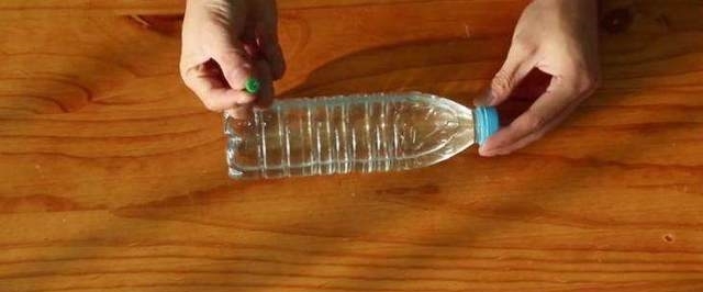 1个塑料瓶自制加湿器,放在卧室客厅,养花不怕干燥了!