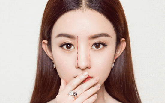 关关摘掉眼镜变漂亮了?其实是眉毛在帮忙!